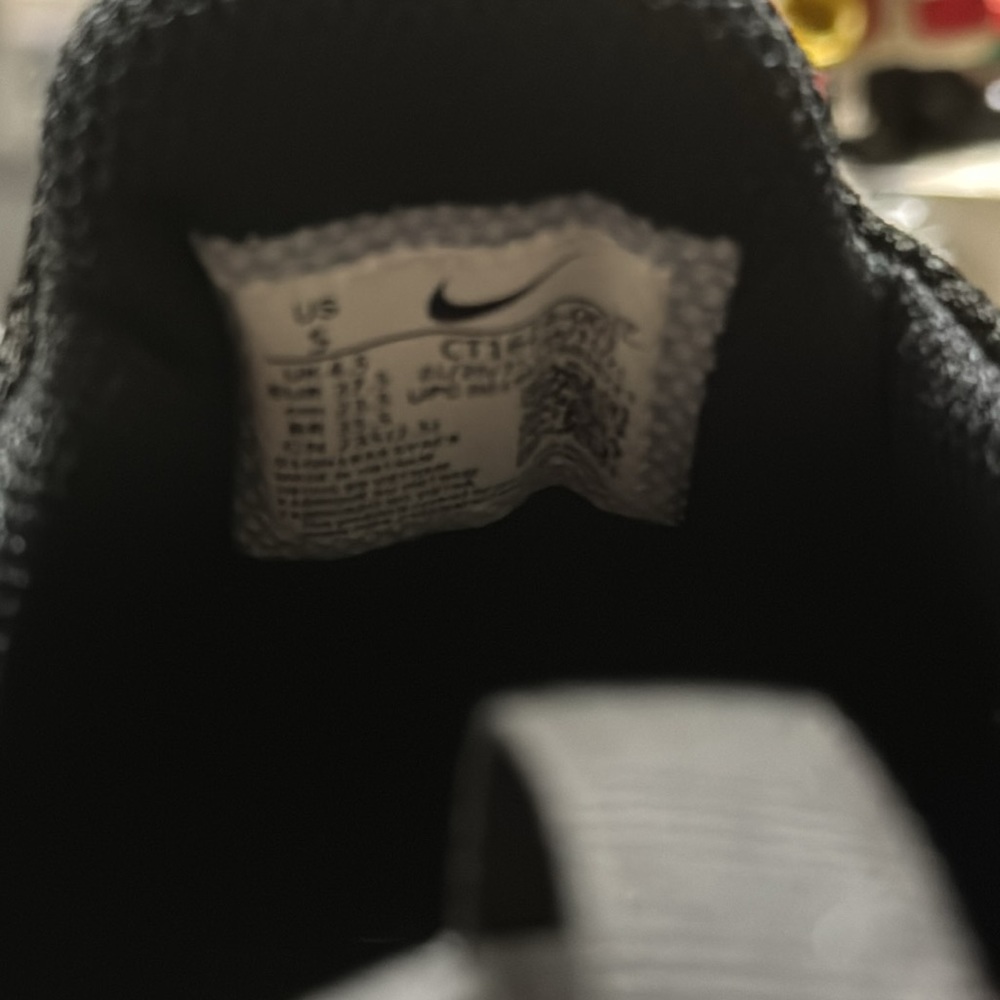 Nike - Picture 7 of 10